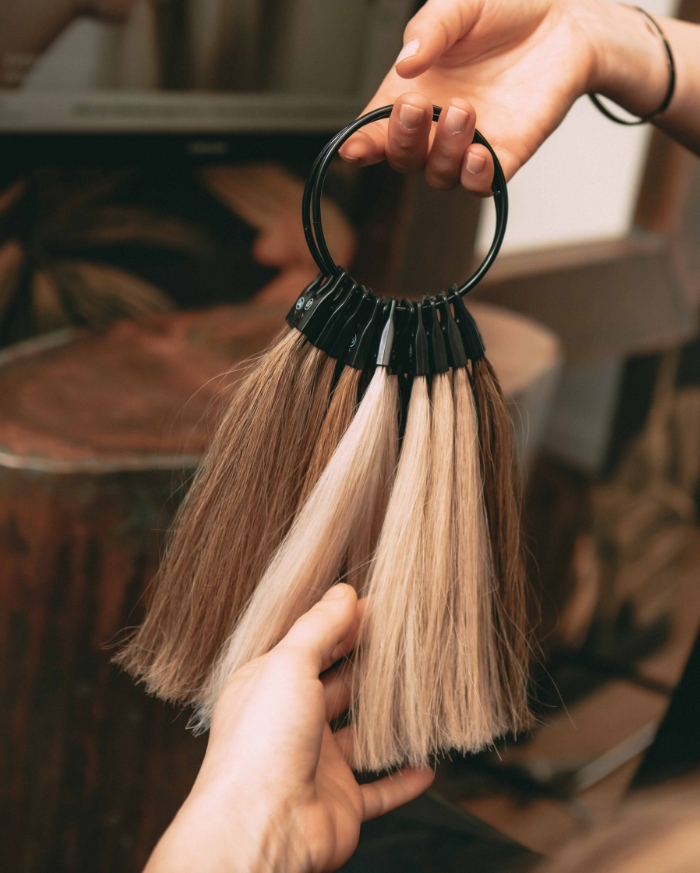 Wil je hairextensions  laten zetten?  Bij Ploegmakers zijn we  een gespecialiseerde  extensions kapper. 